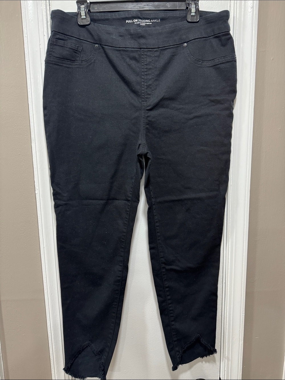 Chico's Black Pull-On Jegging Ankle